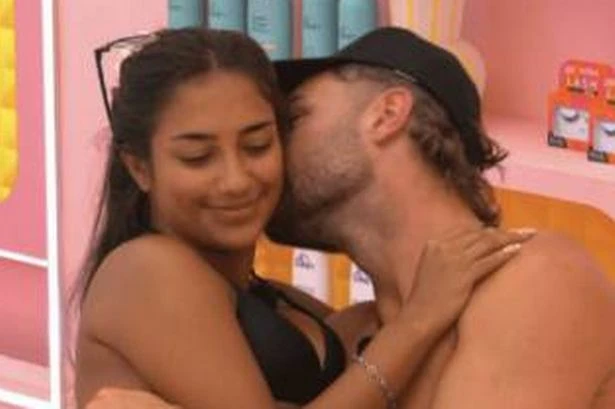 Love Island's Harry sparks concern among viewers after 'diabolical' moment with Shakira