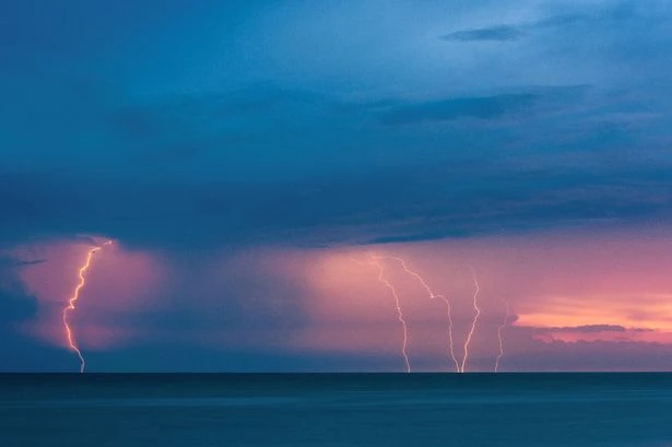 UK set for 'uncomfortable heat' as 34C scorcher leads to 'intense thunderstorms'