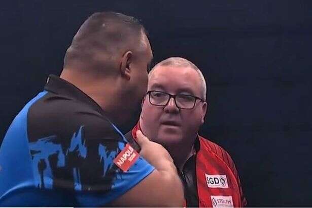 Darts ace Stephen Bunting left confused as rival confronts him on stage after win