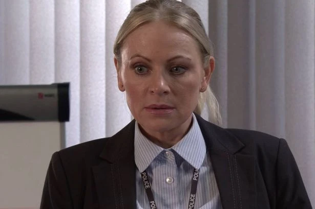 Coronation Street Lisa's secret sister 'exposed' as Emmerdale icon in crossover twist