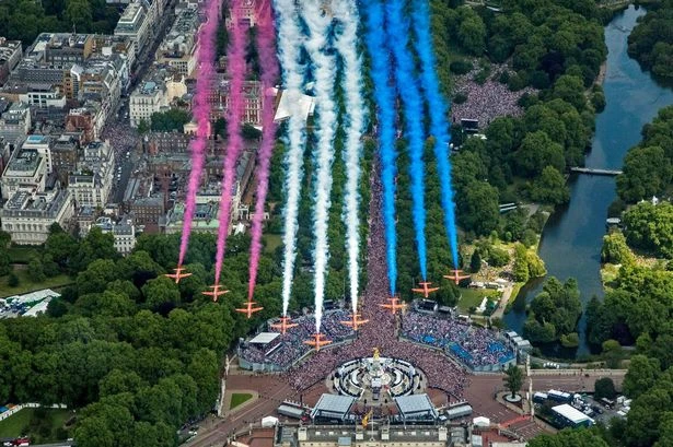 Red Arrows VE Day flypast route and timings in full as Brits urged to 'remember'