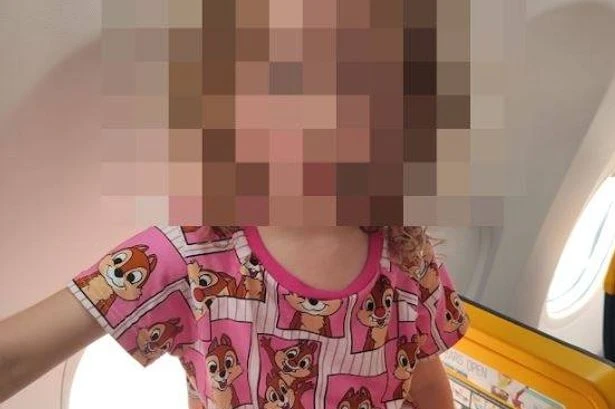 Ryanair passengers 'trapped on flight as kids left crying and woman passes out'