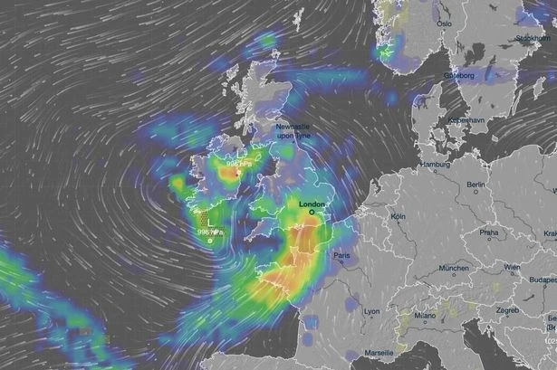 Thunderstorms to batter UK in days as warning for 45mph gales and heavy rain issued