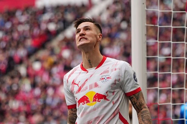 Benjamin Sesko's diet sees Man Utd target smash four fried eggs for breakfast every day