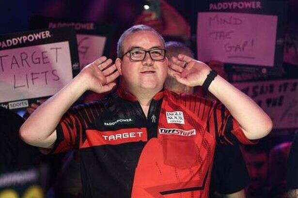 Darts star slams Stephen Bunting's on-stage behaviour – 'he believes he's an icon'