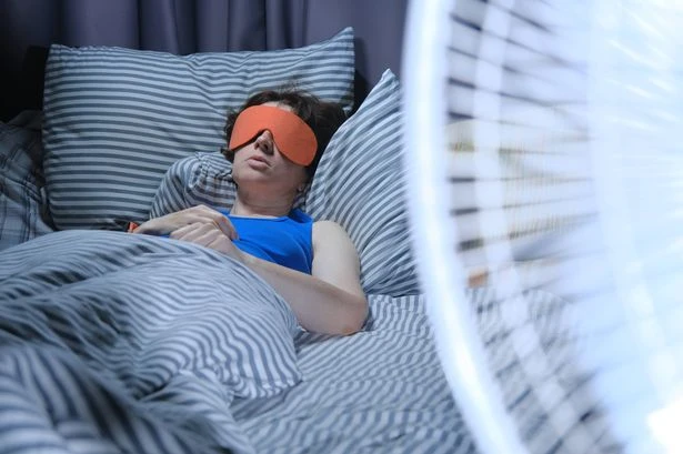 'Best' way to sleep during heatwave and it won't cost a penny