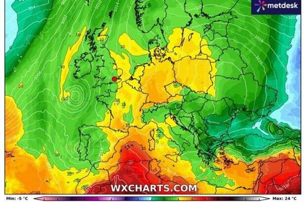 UK weather: 20C 'heat bomb' to bring last blast of summer as Brits bask in sunshine