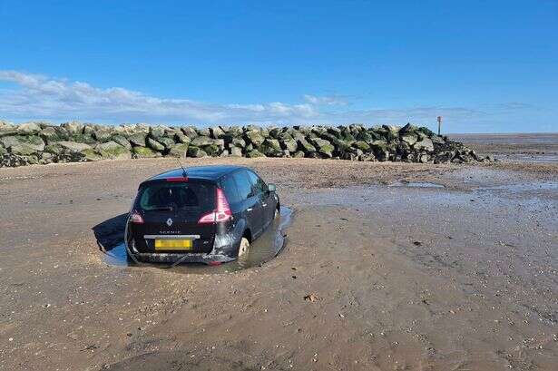 Rescue mishap on Cleethorpes beach leaves car submerged and tow truck stuck