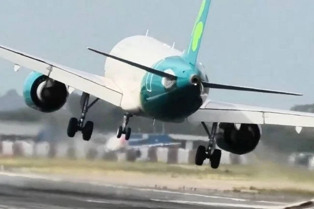 Multiple planes struggle to land at Heathrow Airport as strong winds batter UK
