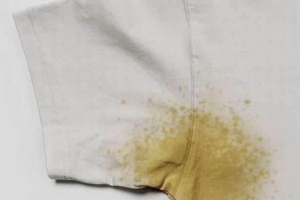 Remove 'stubborn' sweat stains from clothes in 1 hour with common food item