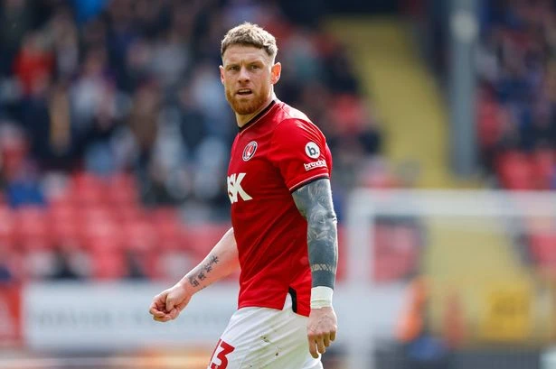 Forgotten ex-Premier League star scores sensational halfway line goal against Man Utd