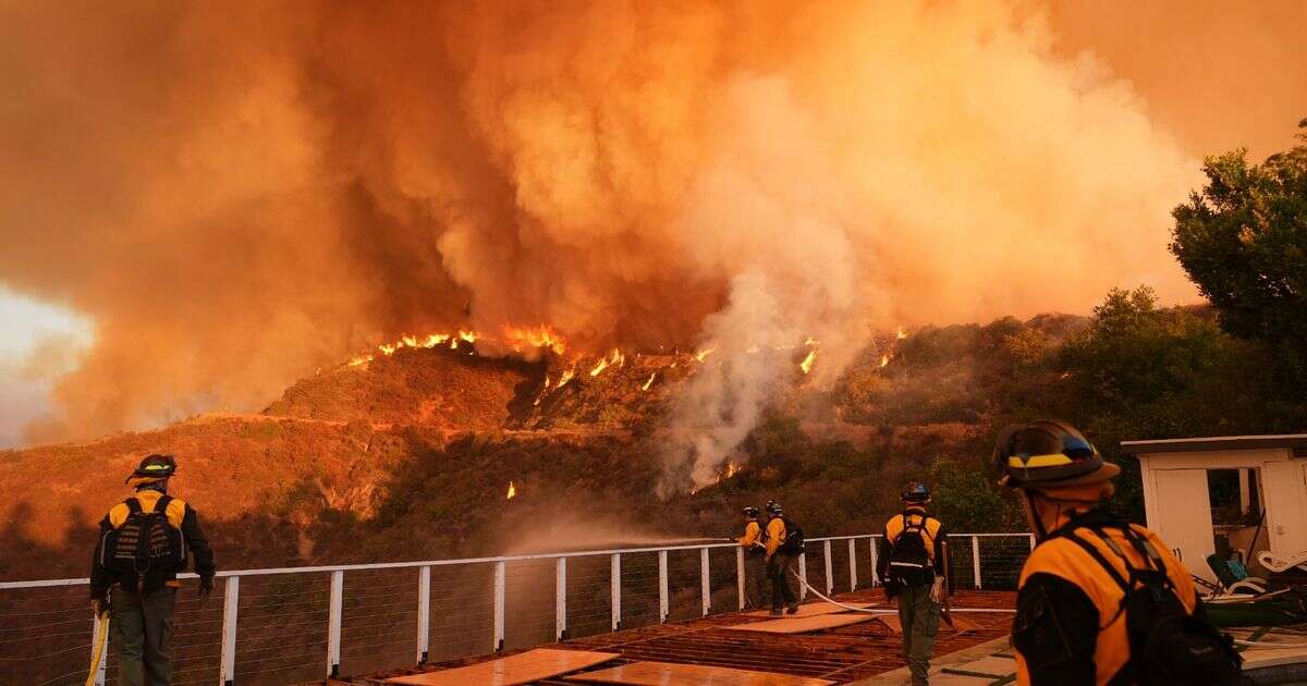 Los Angeles plans for hosting Grammy Awards as horrific wildfires burn on