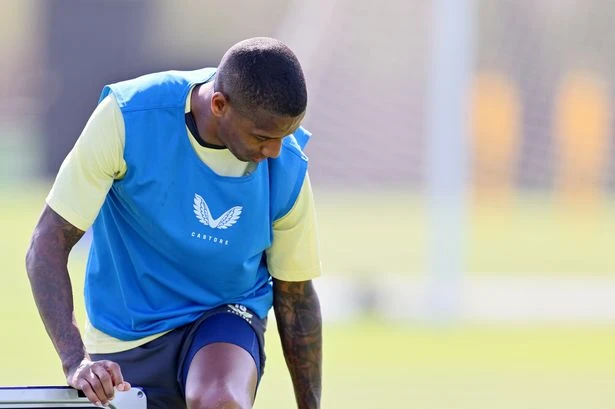 Aston Villa old boy completes medical as Championship contract agreed