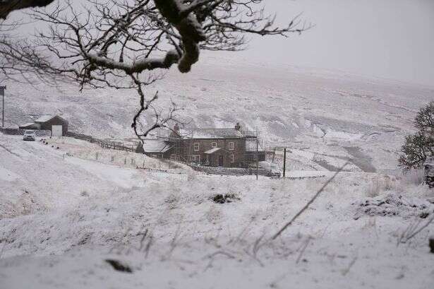 Met Office forecasts snow across UK areas today with up to 5cm expected in parts