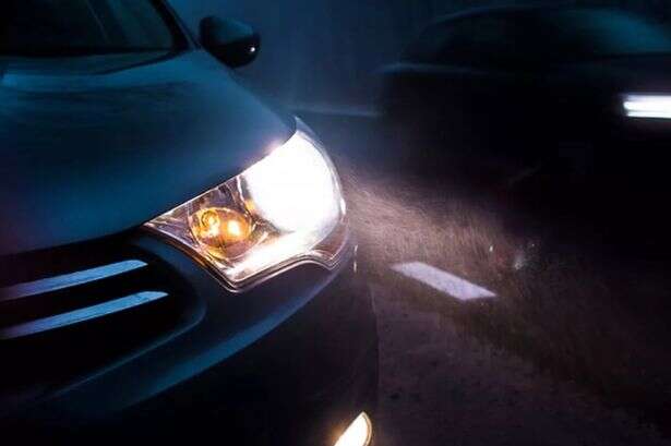 Drivers given three instructions if they suffer from dazzling headlights on road