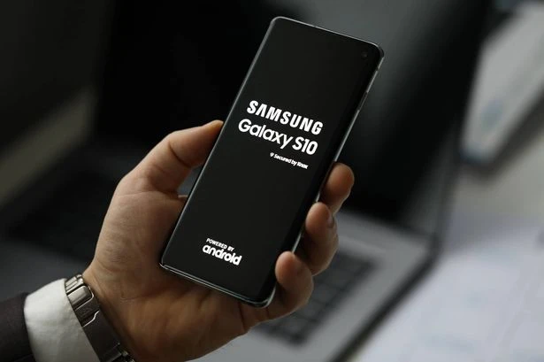 Samsung Galaxy S10 'unbeatable' deal sees smartphone slashed by 40%