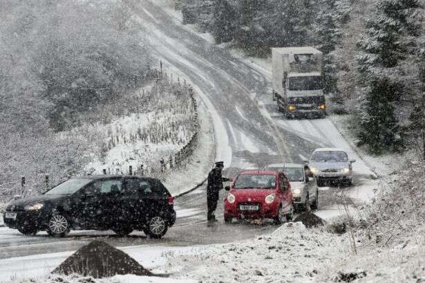 UK faces 393-mile snow blitz with four English towns and cities 'in firing line'