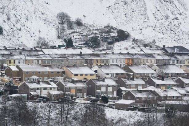 UK faces snow storm 'lasting seven days' and measuring '11 inches deep'