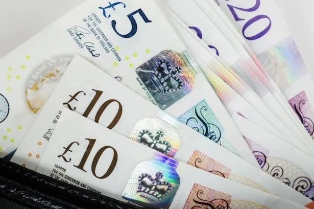 People on six benefits being handed extra £25 from DWP on top of Christmas Bonus