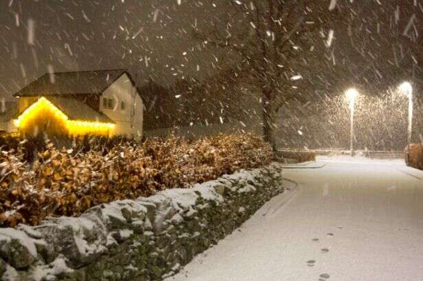 Met Office snow map shows exact hour flurries 'start to settle' on England