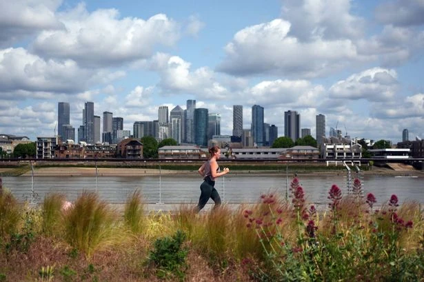 Exact date weather maps turn BLUE as UK drenched - see the areas that will avoid rain