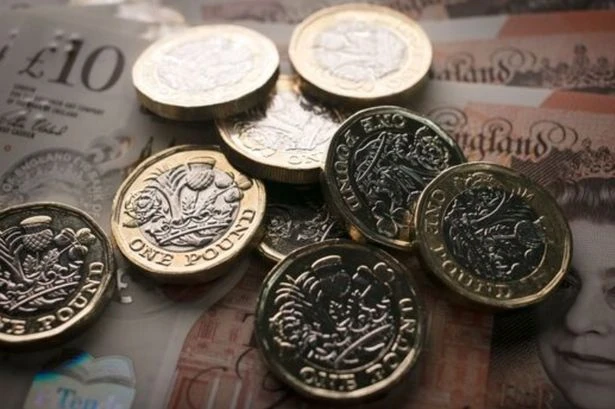 DWP handing people on Universal Credit or two other benefits free £195 cash