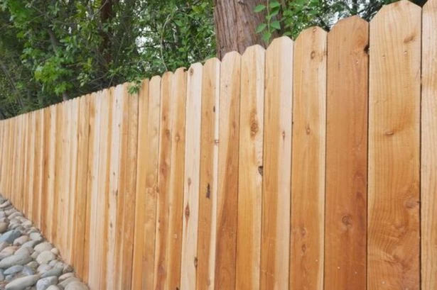 New UK law 'simplifies' garden fence rules but UK households face £5,000 fine