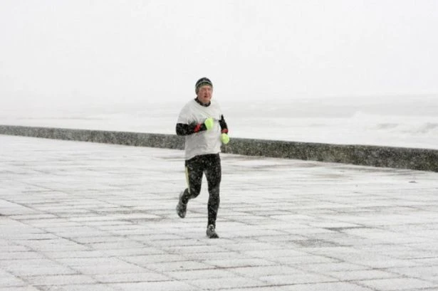 UK faces '30 hours of snow' with exact time flurries will start announced