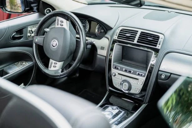 Drivers forced to 'steal back’ own Jaguar after police fail to help
