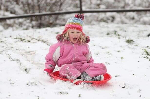 UK faces 874-mile wall of snow with four English counties 'in firing line'