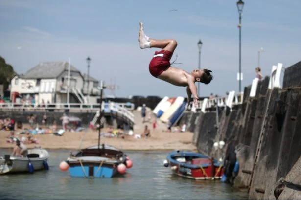 Met Office and BBC Weather issue update over 29C June heatwave set to roast UK