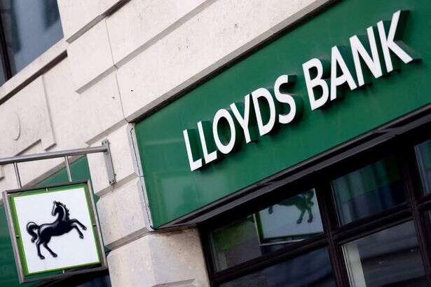 Lloyds issuing free £175 cash payments to customers who earn over £24,000