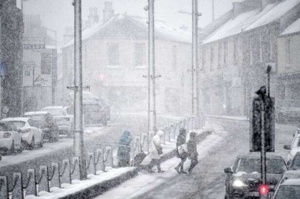 UK faces '2cm of snow per hour' with 'half of Britain surrounded'