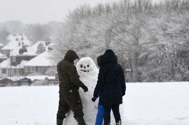 UK set for 220-mile snow bomb that will hammer England for two days non-stop