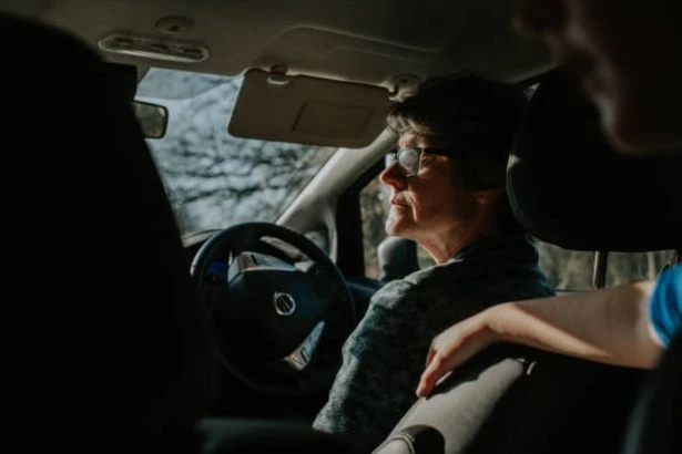Drivers risk £100 fine in overtaking crackdown after Highway Code rule change