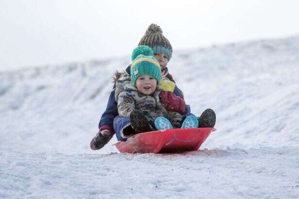 UK faces 742-mile snow bomb this week bringing 'several centimetres' per hour