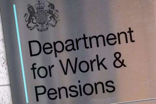 DWP handing people who claim Universal Credit 11 freebies worth £6,010