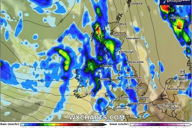 Weather maps show when huge 600-mile rainstorm to drench all of the UK