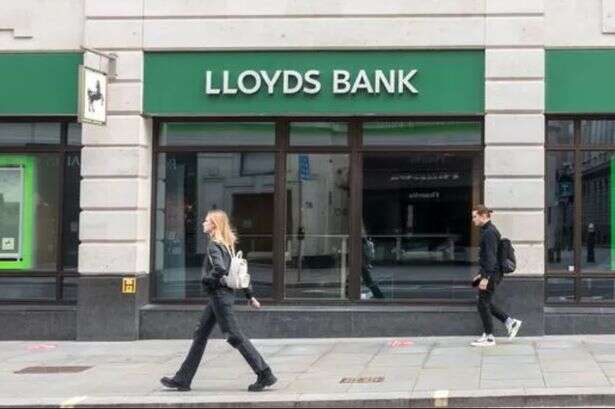 Lloyds Bank warns customers aged 19 to 40 over accounts 'being closed'