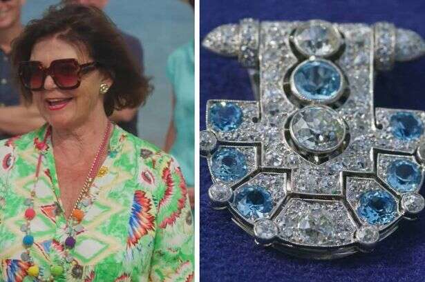 Antiques Roadshow guest asks 'do I need a chair' as expert values family jewellery