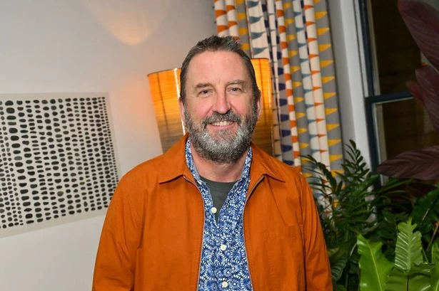ITV The 1% Club's Lee Mack looks unrecognisable without beard in unearthed clip