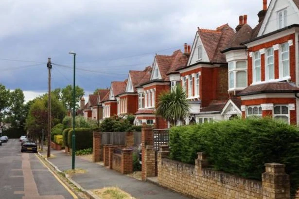 HMRC issues warning to thousands of UK households with children 'between two ages'