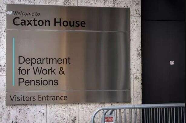 DWP issues £907 warning to anyone aged between 40 and 73