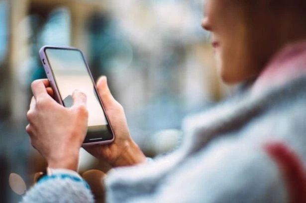 DWP warns 24 million benefit claimants to 'never' say three things in text messages