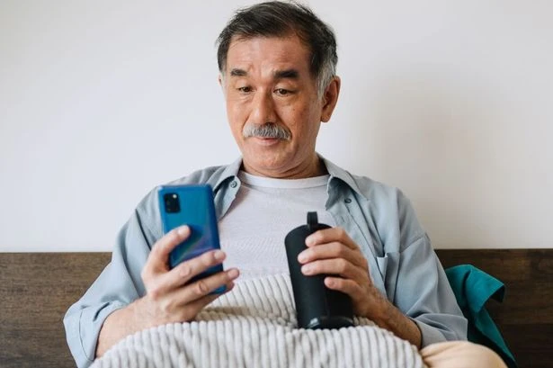 DWP ringing state pensioners warning them they face 'eight month delay'