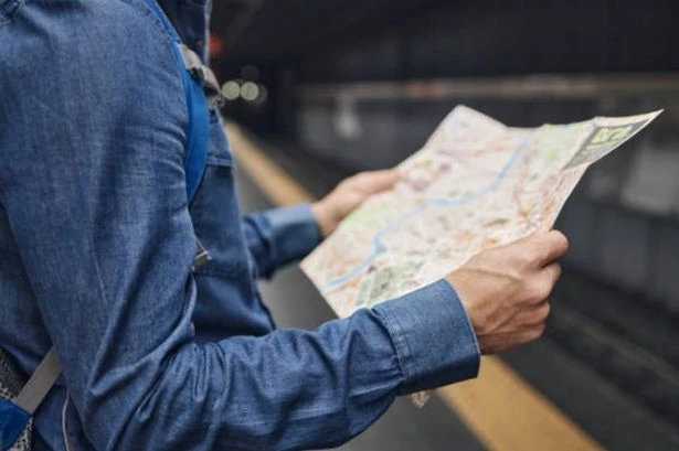 UK tourists in Italy taking photographs or reading maps 'warned'