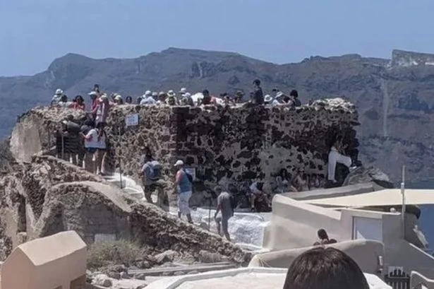UK tourists in Greece warned 'cancel holidays' and urged 'tear up your plans'