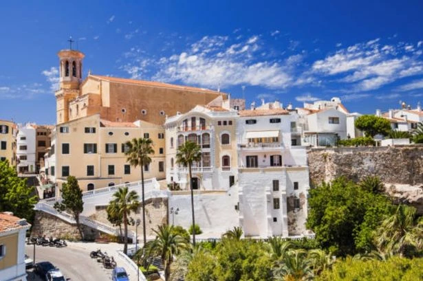 Warning for UK tourists in Lanzarote and Tenerife over 4,000 accommodation spots
