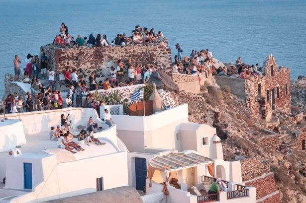 UK tourists told they can 'expect €80 fines' after holidaying in Greece