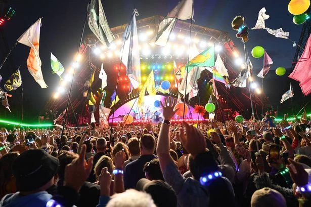 Glastonbury fans fume at 'disgusting' bar prices as festivalgoers spot key change